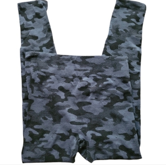 Britt's Knits Black Gray Camo Athletic Leggings Size Small - Picture 7 of 7